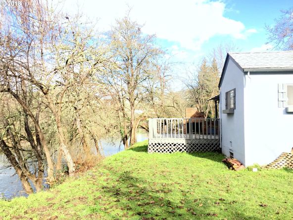 310 SE Pine St, Roseburg, OR 97470